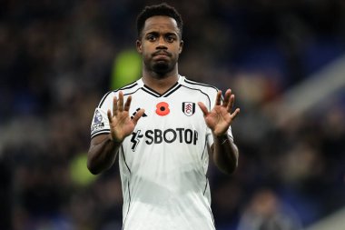 Fulham 'dan Ryan Sessegnon, 8 Kasım 2025' te Liverpool, Liverpool 'daki Hill Dickinson Stadyumu' nda oynanan Premier League maçında 2-0 kaybettikten sonra taraftarlarını alkışladı. 
