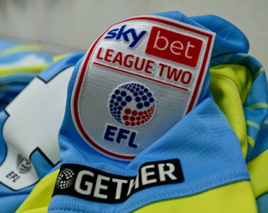 8 Kasım 2025 'te Crawley Town, Crawley, İngiltere' deki The People 's Emeklilik Stadyumu' nda oynanan Crawley Town-Fleetwood Town maçında Fleetwood 2 kollu Fleetwood takımı üzerinde EFL Sky Bet Ligi rozeti takıldı. 