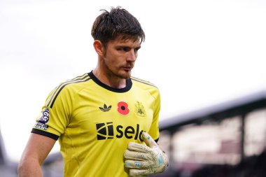 Newcastle United takımından Nick Pope, 9 Kasım 2025 'te İngiltere' deki The Gtech Community Stadyumu 'nda oynanan Premier League karşılaşmasında Brentford' a karşı Newcastle United 'a karşı. 