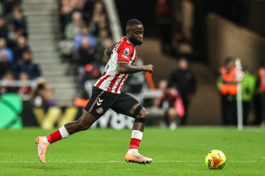 Sunderland takımından Lutsharel Geertruida, 8 Kasım 2025 'te İngiltere' nin Sunderland kentinde oynanan Premier League karşılaşmasında Sunderland ve Arsenal 'e karşı oynuyor. 