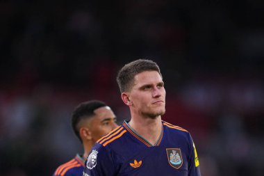 Newcastle United takımından Sven Botman Premier League maçında Brentford, Newcastle United 'a karşı 9 Kasım 2025' te Londra 'daki Gtech Community Stadyumu' nda. 