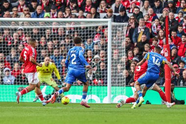 Leeds United takımından Lukas Nmecha, 9 Kasım 2025 'te İngiltere' nin Nottingham City Ground kentinde oynanan Premier League maçında Nottingham Forest 'a karşı Leeds United maçında 0-1 berabere kaldı. 
