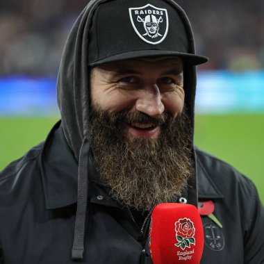 Eski İngiliz rugby oyuncusu Joe Marler, Quilter Nations Serisi 2025 karşılaşmasında İngiltere ile Fiji arasındaki Allianz Stadyumu, Twickenham, Birleşik Krallık, 8 Kasım 2025