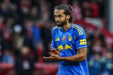 Leeds United takımından Dominic Calvert-Lewin, 9 Kasım 2025 'te İngiltere' nin Nottingham kentinde oynanan Premier League maçı sonrasında taraftarları alkışlıyor. 