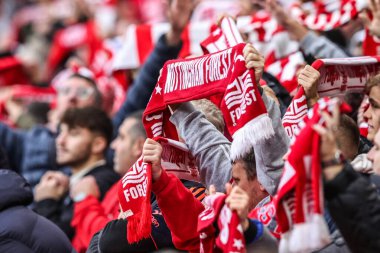 Nottingham Forest taraftarları Premier League maçı sırasında Nottingham Forest, Leeds United 'a karşı City Ground, Nottingham, İngiltere, 9 Kasım 2025 