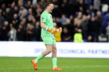 Everton 'dan Jordan Pickford, İngiltere' nin Liverpool şehrinde 8 Kasım 2025 'te oynanan Premier League maçında Everton ve Fulham arasındaki düdüğü kutluyor. 