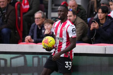 Brentford 'dan Michael Kayode Premier League maçı sırasında Brentford Newcastle United' a karşı Gtech Community Stadyumu, Londra, Birleşik Krallık, 9 Kasım 2025 