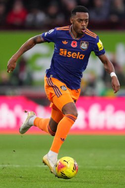 Newcastle United takımından Joe Willock, Premier League maçında Brentford Newcastle United 'a karşı Gtech Community Stadyumu' nda 9 Kasım 2025 