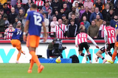Newcastle United takımından Harvey Barnes, 9 Kasım 2025 'te Londra' daki Gtech Community Stadyumu 'nda oynanan Premier League karşılaşmasında 0-1 öne geçti. 
