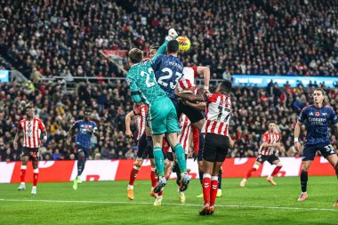 Sunderland 'dan Robin Roefs, 8 Kasım 2025' te Sunderland-Arsenal Stadyumu 'nda Premier League maçında topa vuruyor. 