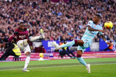 West Ham United takımından Aaron Wan-Bissaka, Premier League maçı sırasında Londra Stadyumu 'nda West Ham United' a karşı 8 Kasım 2025 tarihinde karşı karşıya geldi. 