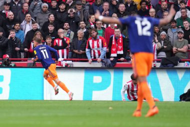 Newcastle United takımından Harvey Barnes, 9 Kasım 2025 'te Londra' daki The Gtech Community Stadyumu 'nda oynanan Premier League karşılaşmasında maçı 0-1 kazanma golünü kutluyor. 