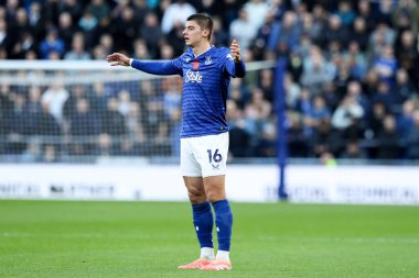 Everton 'dan Vitaliy Mykolenko, 8 Kasım 2025' te Liverpool, Liverpool 'daki Hill Dickinson Stadyumu' nda oynanan Premier League maçı sırasında tepki gösterdi. 