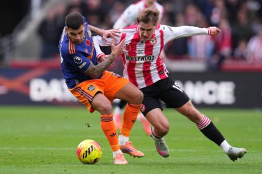 Newcastle United 'dan Bruno Guimares ve Brentford Ligi' nden Yehor Yarmolyuk Premier Lig maçı sırasında Brentford Newcastle United 'a karşı Gtech Community Stadyumu, Londra, İngiltere, 9 Kasım 2025 