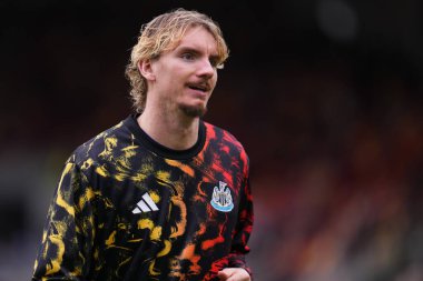 Newcastle United takımından Nick Woltemade, 9 Kasım 2025 'te Londra' daki Gtech Community Stadyumu 'nda oynanan Premier League maçı öncesinde ısınıyor. 