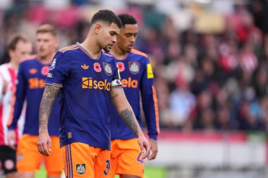 Newcastle United 'dan Bruno Guimares Premier League maçı sırasında Brentford Newcastle United' a karşı Gtech Community Stadyumu, Londra, İngiltere, 9 Kasım 2025 