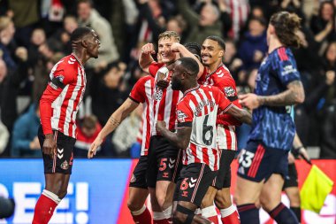 Sunderland 'dan Daniel Ballard, 8 Kasım 2025' te İngiltere 'nin Sunderland kentinde oynanan Premier League maçında Sunderland-Arsenal maçında 1-0 kazanma hedefini kutluyor. 