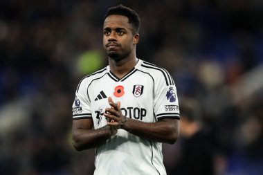 Fulham 'dan Ryan Sessegnon, 8 Kasım 2025' te Liverpool, Liverpool 'daki Hill Dickinson Stadyumu' nda oynanan Premier League maçında 2-0 kaybettikten sonra taraftarlarını alkışladı. 