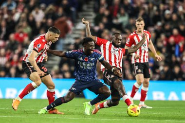 Arsenal 'den Bukayo Saka ve Sunderland' dan Reinildo Mandava Premier Lig karşılaşmasında Sunderland 'a karşı Arsenal Stadyumu, Sunderland, İngiltere, 8 Kasım 2025 