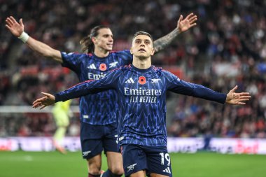Arsenal 'den Leandro Trossard, 8 Kasım 2025' te İngiltere 'nin Sunderland-Arsenal stadyumunda oynanan Premier League maçında 1-2' lik galibiyet golünü kutluyor. 