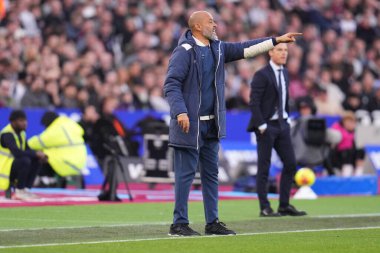 West Ham United 'ın Premier League maçında Nuno Espirito Santo teknik direktörü West Ham United, Burnley' e karşı Londra Stadyumu, İngiltere, 8 Kasım 2025 
