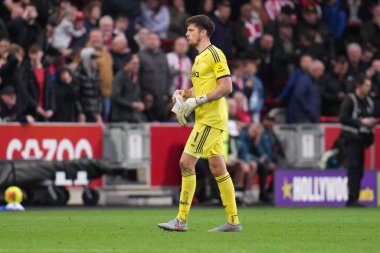 Newcastle United takımından Nick Pope, 9 Kasım 2025 'te İngiltere' de oynanan The Gtech Community Stadyumu 'nda oynanan Premier League karşılaşmasında elentford' a karşı Newcastle United 'ı yendi. 