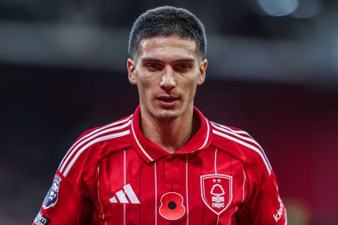 Nottingham Ormanı 'ndan Nicolas Domnguez Premier League maçı sırasında Nottingham Forest, Leeds United' a karşı 9 Kasım 2025 'te City Ground, Nottingham' da oynandı. 