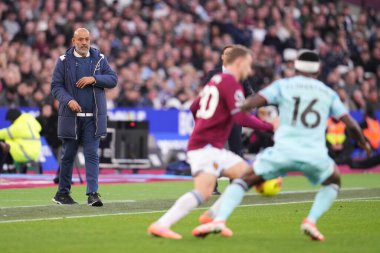 West Ham United takımının teknik direktörü Nuno Espirito Santo, Premier League maçında West Ham United ile Burnley maçını Londra Stadyumu 'nda izliyor. 