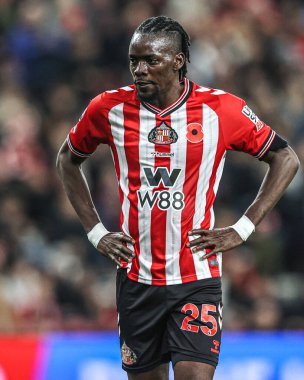 Sunderland 'dan Nectarios Triantis Premier League maçı sırasında Sunderland-Arsenal Stadyumu, Sunderland, Birleşik Krallık, 8 Kasım 2025 