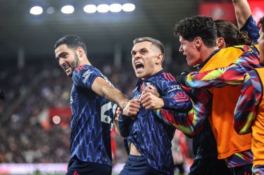 Arsenal 'den Leandro Trossard, 8 Kasım 2025' te İngiltere 'nin Sunderland-Arsenal stadyumunda oynanan Premier League maçında 1-2' lik galibiyet golünü kutluyor. 