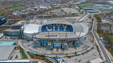 Etihad Stadyumu ve Etihad Kampüsü 'nün, Premier League maçı öncesinde Manchester City ile Liverpool' un 9 Kasım 2025 'te Etihad Stadyumu' nda karşılaşması. 