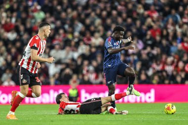 Sunderland 'dan Enzo Le Fe ve Arsenal' den Bukayo Saka Premier Lig karşılaşmasında Sunderland 'a karşı Arsenal Stadyumu, Sunderland, İngiltere, 8 Kasım 2025 