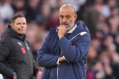 West Ham United 'ın Premier League maçında Nuno Espirito Santo teknik direktörü West Ham United, Burnley' e karşı Londra Stadyumu, İngiltere, 8 Kasım 2025 