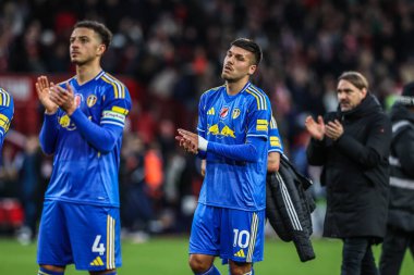 Leeds United takımından Jol Piroe, Premier League maçından sonra İngiltere 'nin Nottingham City Ground kentinde oynanan Nottingham Forest - Leeds United maçında taraftarları alkışlıyor. 