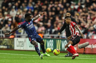Arsenal 'den Bukayo Saka ve Sunderland' dan Reinildo Mandava Premier Lig karşılaşmasında Sunderland 'a karşı Arsenal Stadyumu, Sunderland, İngiltere, 8 Kasım 2025 