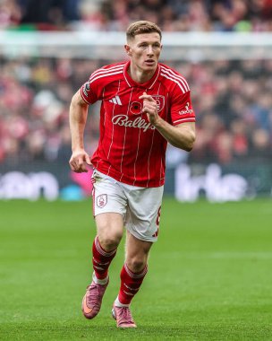 Nottingham Ormanı 'ndan Elliot Anderson Premier League maçı sırasında Nottingham Forest, Leeds United' a karşı City Ground, Nottingham, Birleşik Krallık 'ta 9 Kasım 2025' te 