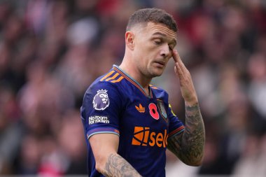 Newcastle United takımından Kieran Trippier Premier League maçında Brentford, Newcastle United 'a karşı Gtech Community Stadyumu, Londra, 9 Kasım 2025 