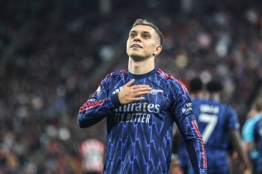 Arsenal 'den Leandro Trossard, 8 Kasım 2025' te İngiltere 'nin Sunderland-Arsenal stadyumunda oynanan Premier League maçında 1-2' lik galibiyet golünü kutluyor. 