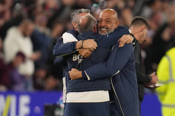 West Ham United takımının teknik direktörü Nuno Espirio Santo, 8 Kasım 2025 'te Londra Stadyumu' nda oynanan Premier League maçında West Ham United ve Burnley maçında 3-1 öne geçti. 