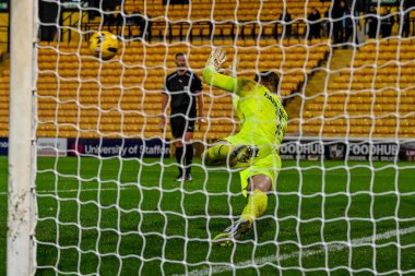 Fleetwood Town 'dan David Harrington, Vale Park, Burslem, İngiltere' de 11 Kasım 2025 'te oynanan The Vertu Trophy Group G maçında ilk penaltıyı kurtardı. 