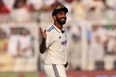 Hindistan 'dan Jasprit Bumrah IDFC 1. Banka Test Günü' nde Hindistan, Güney Afrika 'ya karşı Cennet Bahçeleri, Kolkata, Hindistan, 14 Kasım 2025