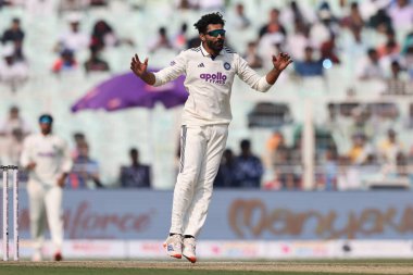 Hindistan 'dan Ravindra Jadeja IDFC First Bank Test Maçı' nda Hindistan Güney Afrika 'ya karşı Cennet Bahçeleri, Kolkata, Hindistan, 14 Kasım 2025