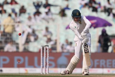 Hindistan 'dan Muhammed Siraj, Güney Afrikalı Marco Jansen' i IDFC 'nin 1. Banka Test Maçı' nda Eden Gardens, Kolkata, Hindistan, 14 Kasım 2025 'te Güney Afrika' ya karşı oynadığı karşılaşmada yendi.