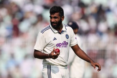 Hindistan 'dan Jasprit Bumrah IDFC 1. Banka Test Günü' nde Hindistan, Güney Afrika 'ya karşı Cennet Bahçeleri, Kolkata, Hindistan, 14 Kasım 2025