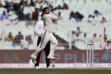 Hindistan 'dan Kuldeep Yadav IDFC 1. Banka Test Maçı sırasında Hindistan ile Güney Afrika' nın Eden Gardens, Kolkata, Hindistan 'da karşı karşıya geldiği 14 Kasım 2025