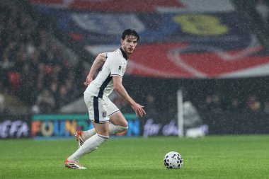 İngiltere 'den Declan Rice, 13 Kasım 2025' te Wembley Stadyumu 'nda oynanan 9. Dünya Kupası eleme maçında topa vuruyor.