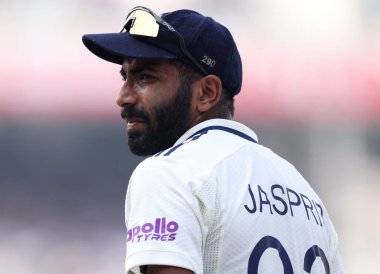 Hindistan 'dan Jasprit Bumrah IDFC 1. Banka Test Günü' nde Hindistan, Güney Afrika 'ya karşı Cennet Bahçeleri, Kolkata, Hindistan, 14 Kasım 2025