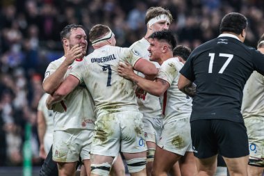 İngiltere 'den Sam Underhill, 15 Kasım 2025' te İngiltere 'nin Allianz Stadyumu, Twickenham' da Yeni Zelanda 'ya karşı oynadığı Quilter Nations Serisi 2025 maçında şansını kutluyor. 