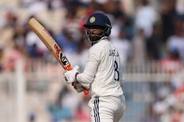 Hindistan 'dan Ravindra Jadeja IDFC Birinci Banka Test Günü 2. Hindistan Güney Afrika' ya karşı Cennet Bahçeleri, Kolkata, Hindistan, 15 Kasım 2025  