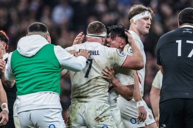 İngiltere 'den Sam Underhill, 15 Kasım 2025' te İngiltere 'nin Allianz Stadyumu, Twickenham' da Yeni Zelanda 'ya karşı oynadığı Quilter Nations Serisi 2025 maçında şansını kutluyor. 